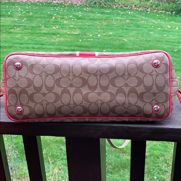Coach Purse 🎉 - Picture 8 of 15
